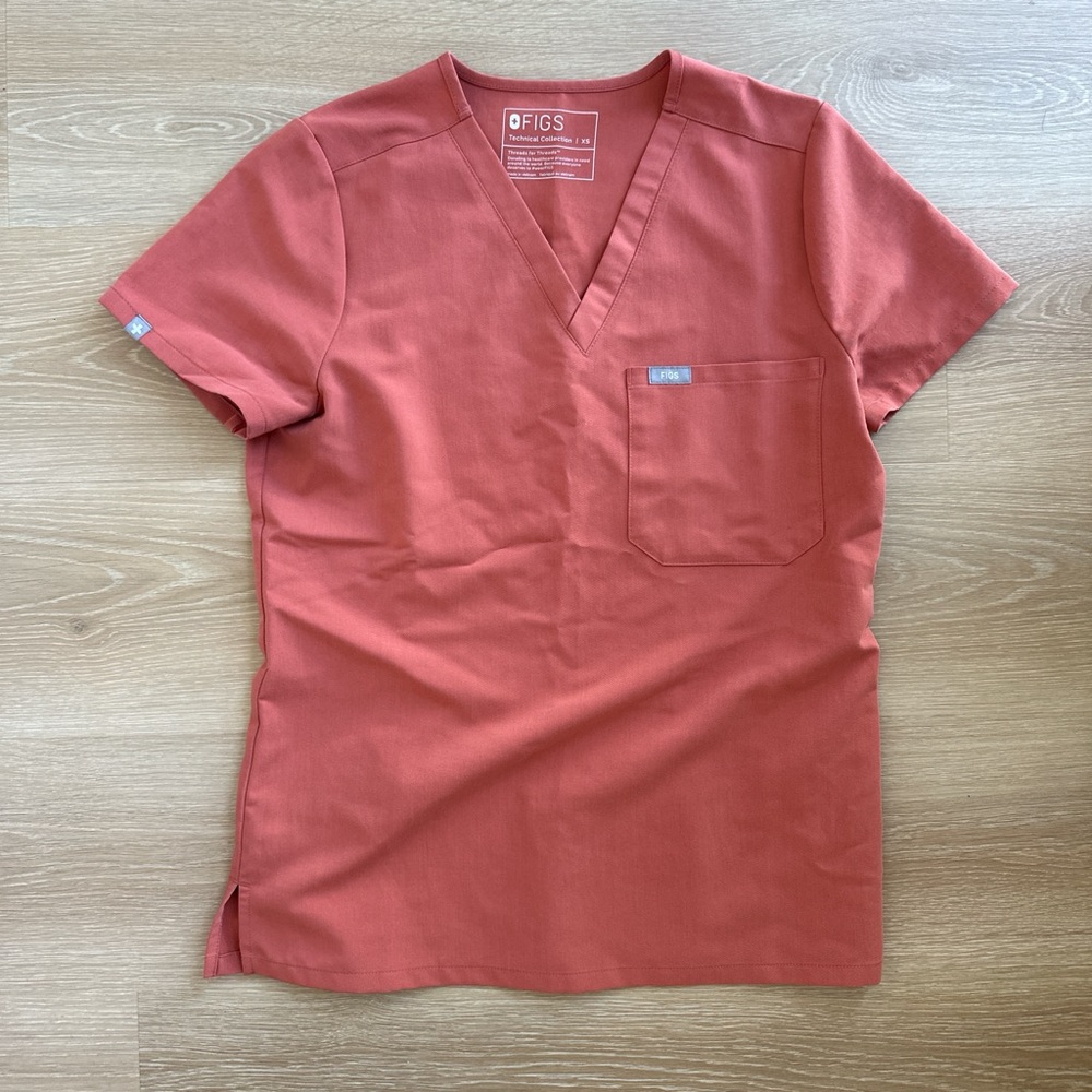 Figs Women’s Short Sleeve V-Neck Tee - Terracotta